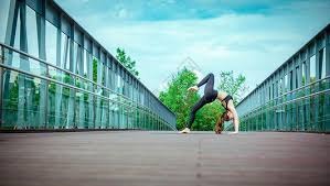 NBA掘金与凯尔特人鏖战三加时，比赛悬念十足